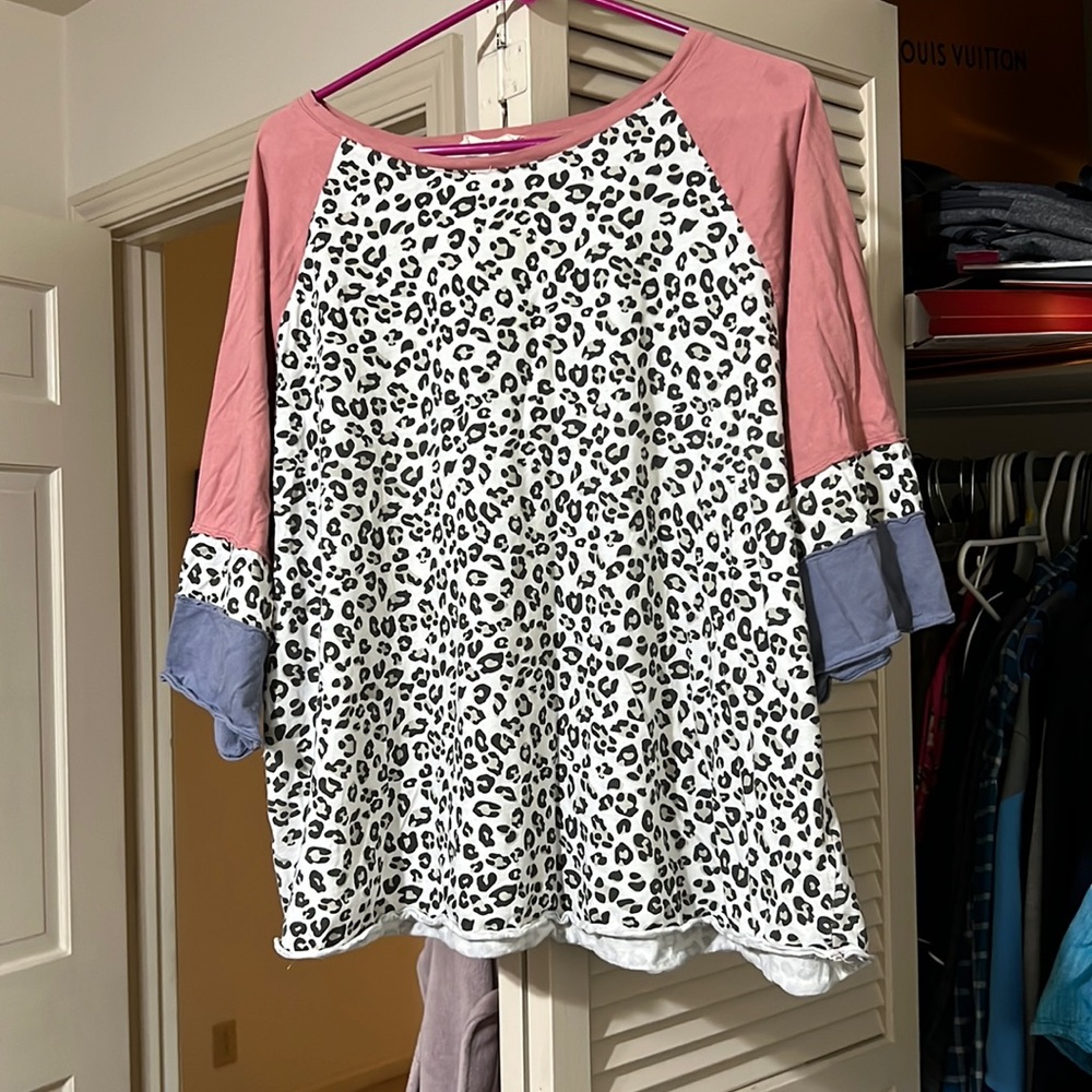 3x Boutique shirt (brand easel)